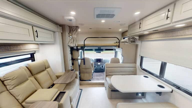 Dynamax DX3 32KD Class C Motorhome