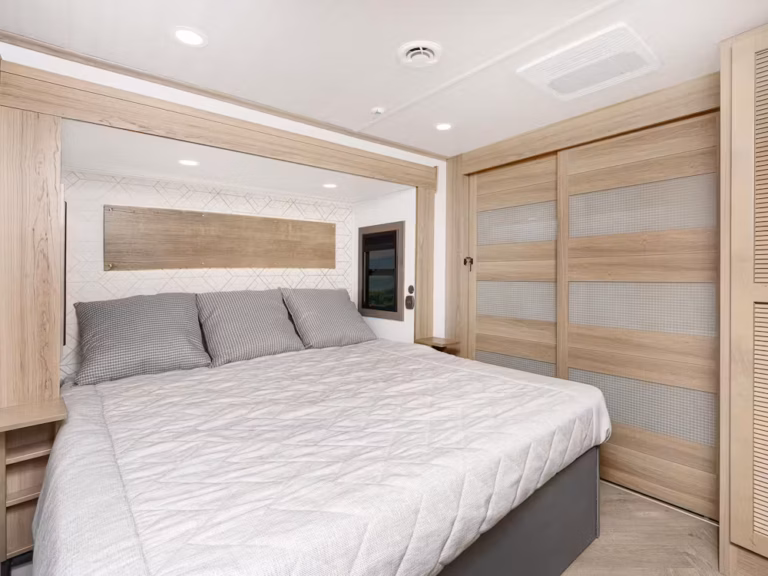 Keystone Raptor Toy Hauler