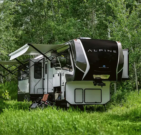 New fifth wheels at Poulsbo RV